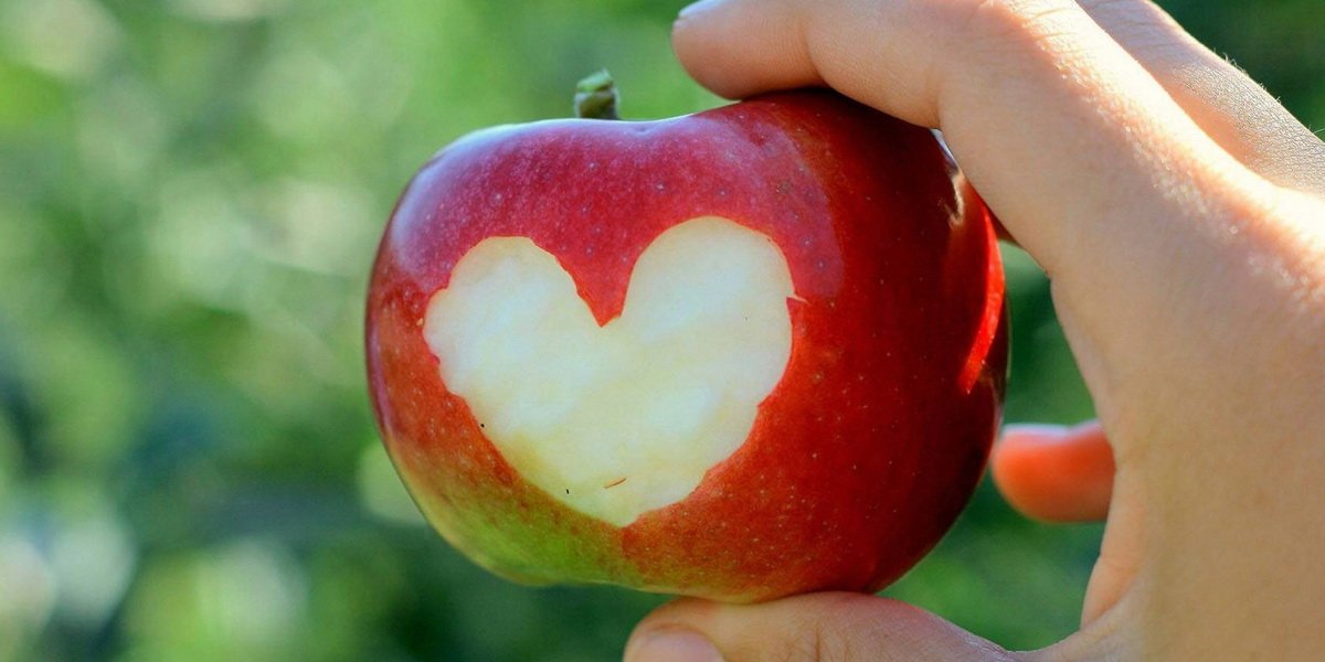 Любовные заговоры на яблоко